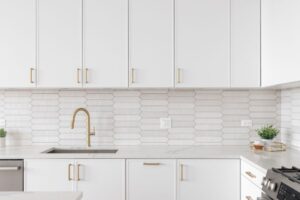 Shaker door style kitchen cabinet