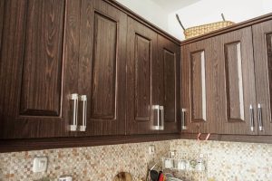 Laminate Cabinets vs Wood Cabinets for your Kitchen