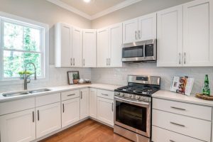Are White Kitchen Cabinets Going Out of Style in 2025
